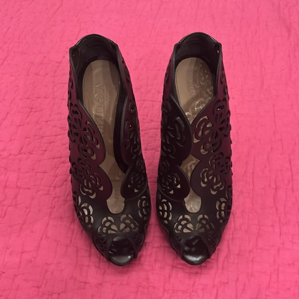 Alexander McQueen laser cut genuine leather booties, US8 - Picture 5 of 13